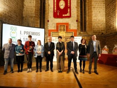 Álex Pascual Cid y Susana Rodríguez Lezaun recogen los galardones de Pamplonés y Pamplonesa del Año