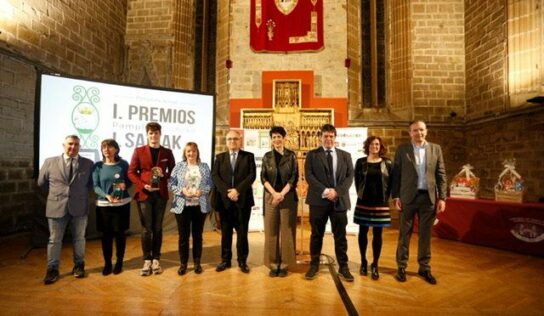 Álex Pascual Cid y Susana Rodríguez Lezaun recogen los galardones de Pamplonés y Pamplonesa del Año