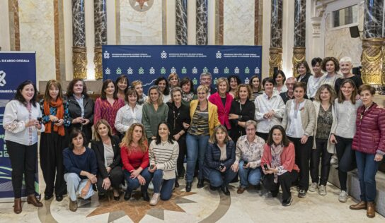 Homenaje del COEGI a enfermeras jubiladas y a las que conmemoran 25 años en la profesión