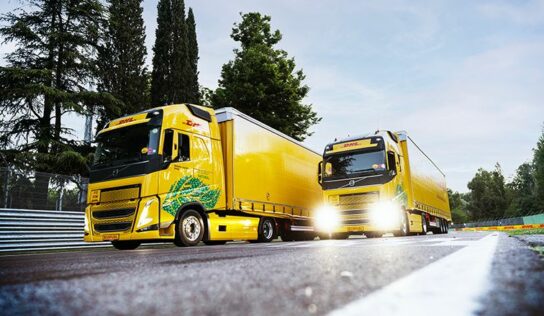 DHL lleva la logística ecológica al siguiente nivel junto con Fórmula 1®, lanzando la primera flota de camiones propulsada por biocombustible