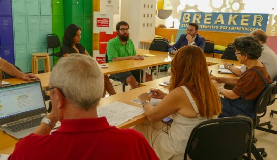 La Universidad de Granada acoge una sesión para conectar talento sénior con jóvenes emprendedores