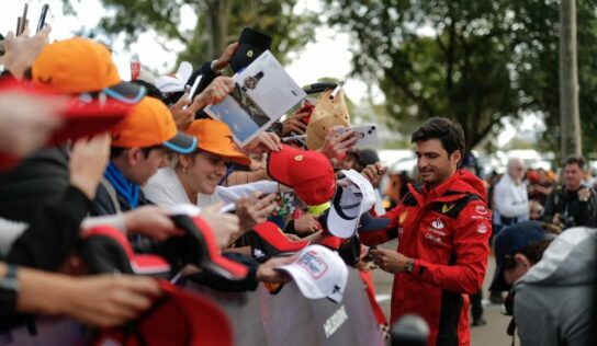 Carlos Sainz se recupera y vence en el GP de Australia gracias a la tecnología INDIBA