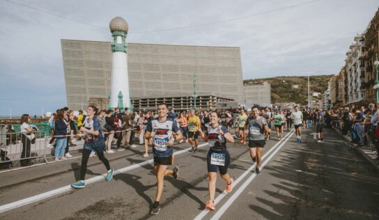 Gonzalo Navarrete, cardiólogo de Policlínica Gipuzkoa: «El 60-80% de las paradas cardiorrespiratorias en jóvenes ocurren durante la práctica deportiva»