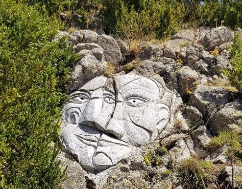 El Grupo Esquirol recomienda explorar en familia el mágico laberinto de Rocaviva: arte y naturaleza en La Cerdanya