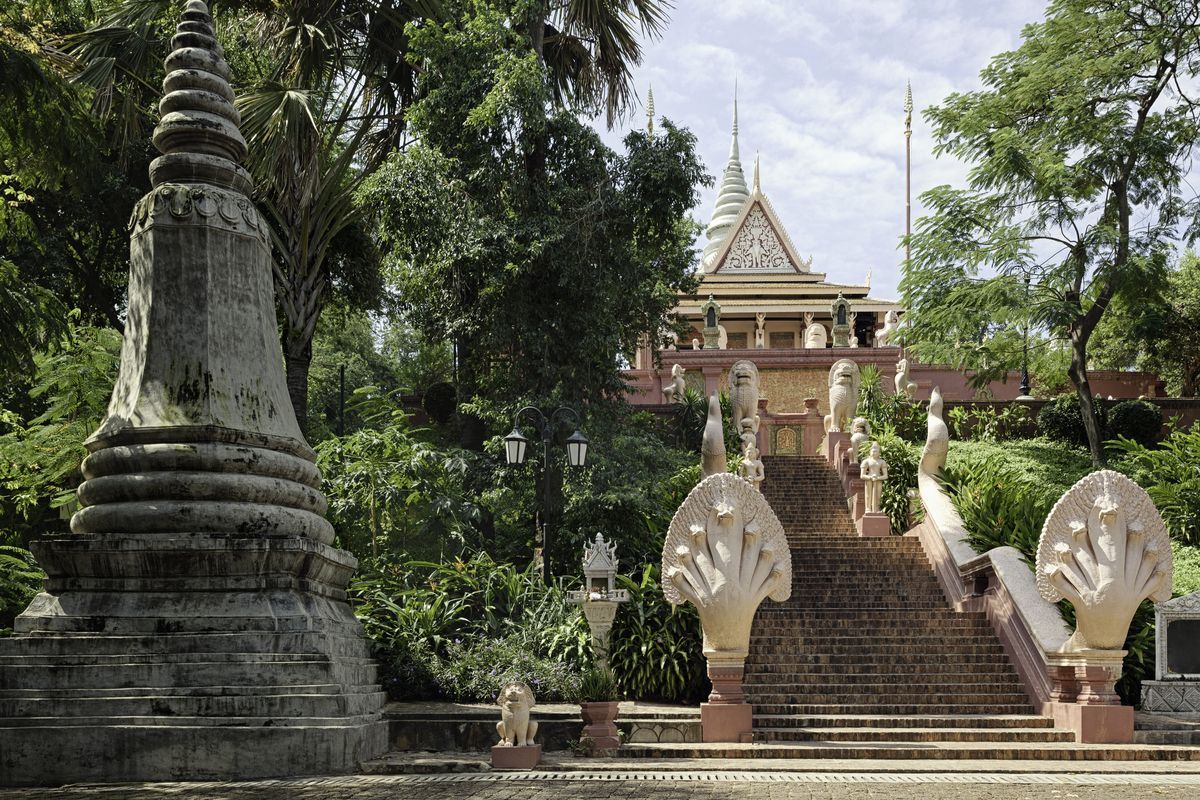 DEST CAMBODIA PHNOM PENH WAT PHNOM GettyImages 468159933 Universal Within usage period 64759