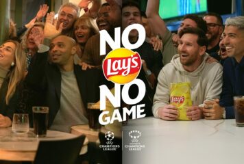 Vuelve ‘No Lay’s, No Game’: cuatro leyendas del fútbol sorprenden a los aficionados en distintos bares de Barcelona y Miami